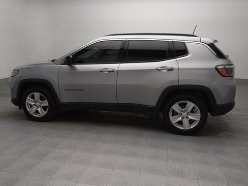 Used 2022 Jeep Compass Latitude FWD image 3