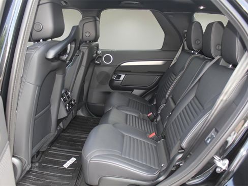 New 2025 Land Rover Discovery Dynamic SE image 12