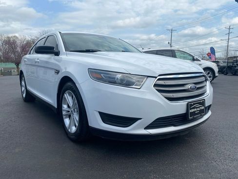 Used 2015 Ford Taurus SE image 3