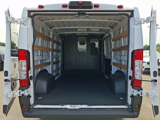Used 2025 RAM ProMaster 2500 w/ U-Haul Equipment Group FWD image 31