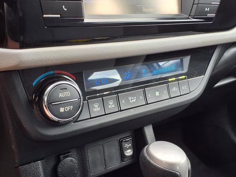 Used 2015 Toyota Corolla LE FWD image 24
