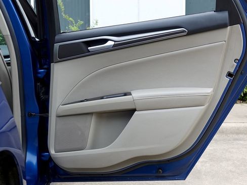 Used 2018 Ford Fusion SE w/ Fusion SE Technology Package image 39