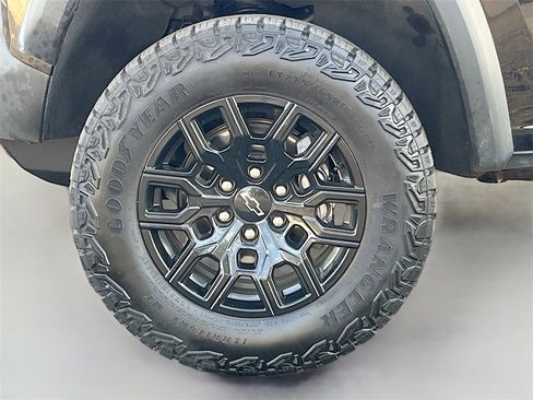 Used 2024 Chevrolet Colorado Trail Boss w/ Technology Package image 30