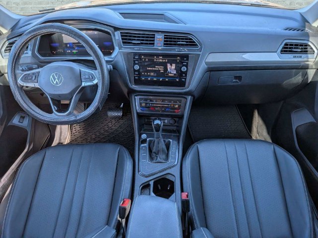 Certified 2023 Volkswagen Tiguan SE FWD image 16