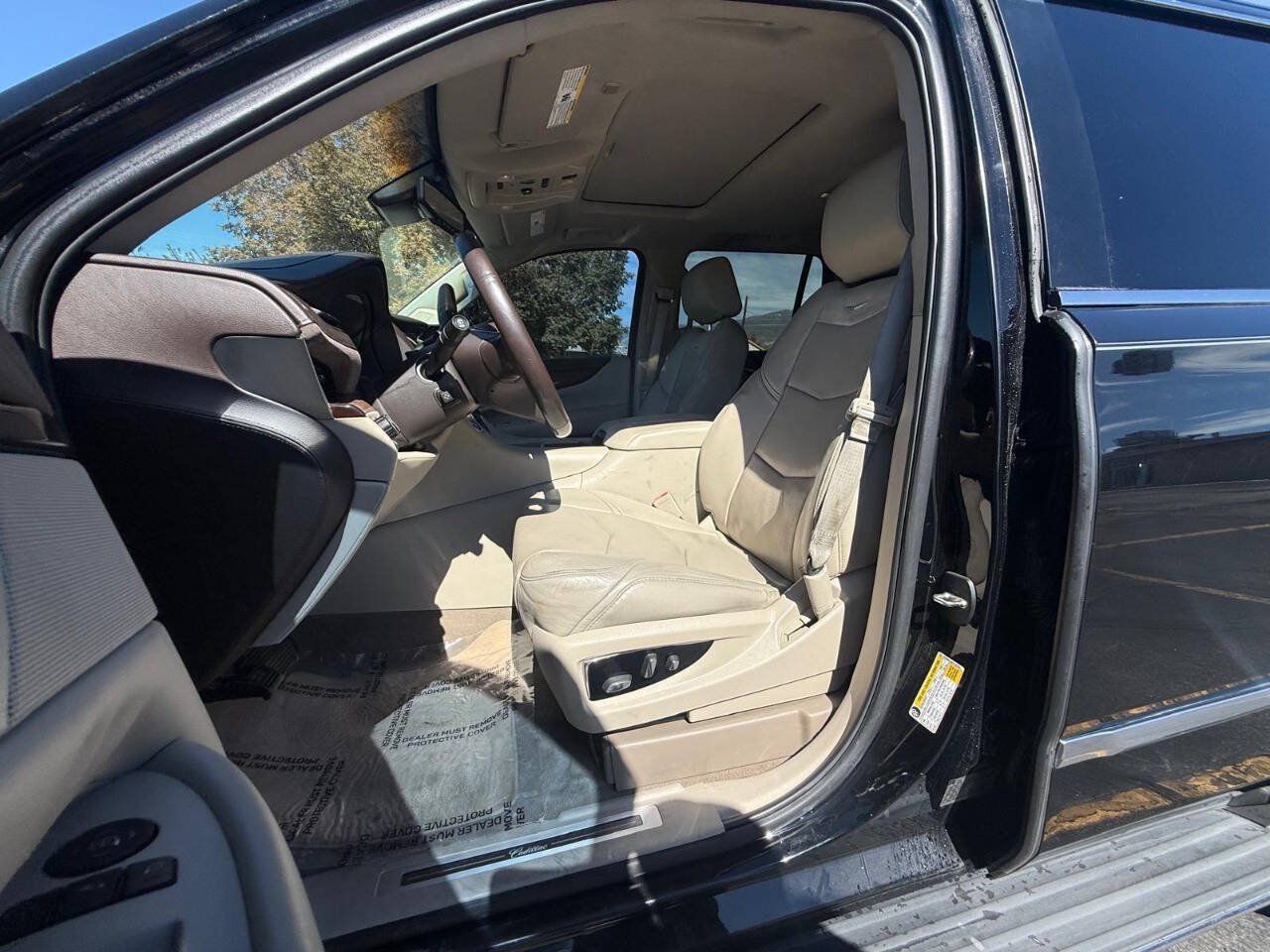Used 2015 Cadillac Escalade Luxury AWD/4WD image 9