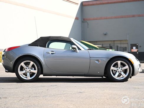 Used 2006 Pontiac Solstice Convertible w/ Power Package image 9