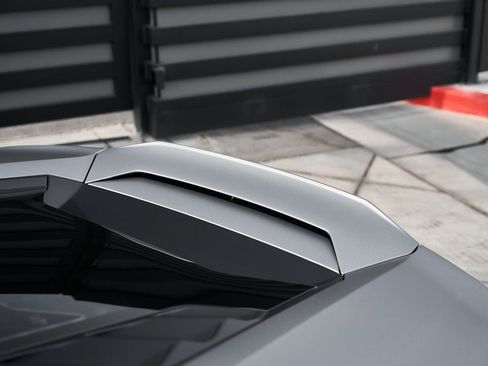 Used 2023 Lamborghini Huracan EVO image 11