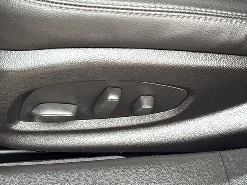 Used 2016 Chevrolet Impala LT w/ Convenience Package image 16