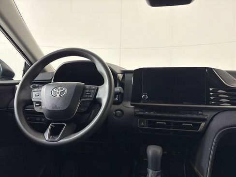 Used 2025 Toyota Camry LE image 21