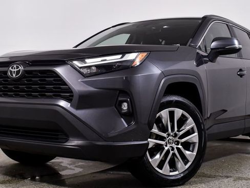 Used 2022 Toyota RAV4 XLE Premium w/ Carpet Mat Package (TMS) AWD/4WD image 8