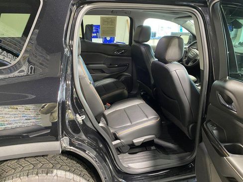 Used 2022 GMC Acadia AT4 w/ Technology Package image 15