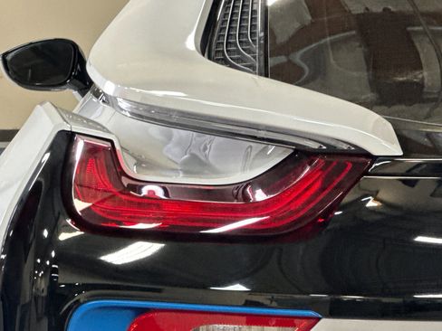 Used 2020 BMW i8 Coupe AWD/4WD image 51