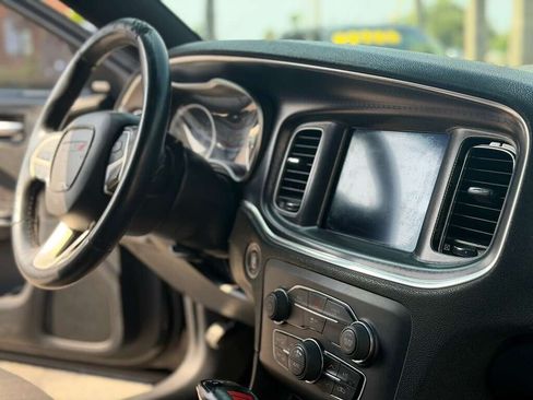 Used 2017 Dodge Charger SXT RWD image 15