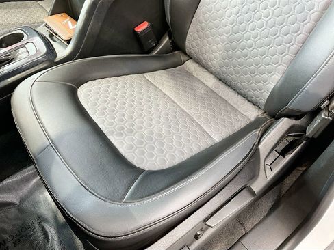 Used 2022 Chevrolet Colorado Z71 w/ Safety Package RWD image 19