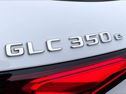 Used 2025 Mercedes-Benz GLC 350e 4MATIC image 30