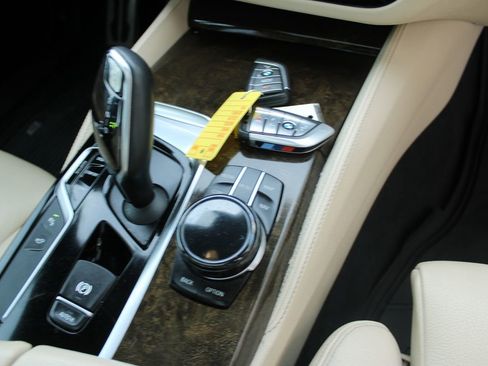 Used 2018 BMW M550i xDrive image 27