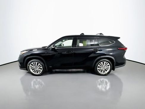 New 2026 Toyota Highlander Platinum image 5