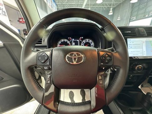 Used 2022 Toyota 4Runner TRD Off-Road Premium AWD/4WD image 19