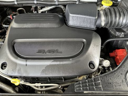 Used 2023 Chrysler Voyager LX FWD image 28