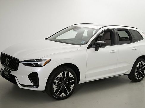 Certified 2026 Volvo XC60 B5 Plus AWD/4WD image 6