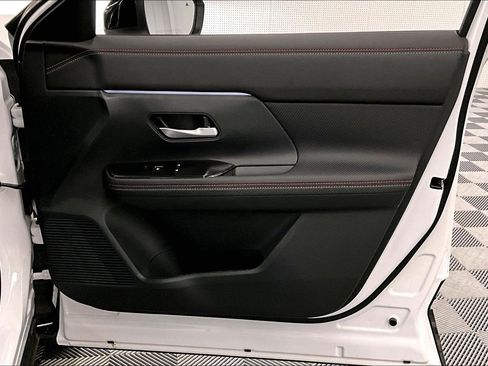 New 2026 Nissan Kicks SR w/ SR Premium Package FWD image 34