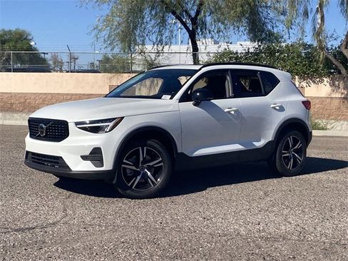 New 2026 Volvo XC40 B4 Core image 2