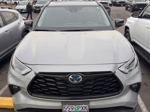Certified 2024 Toyota Highlander XLE image 1