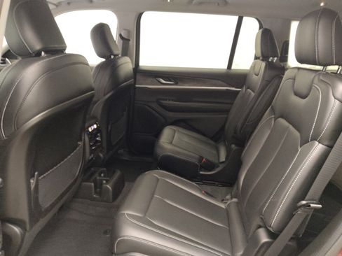Used 2023 Jeep Grand Cherokee L Limited AWD/4WD image 18