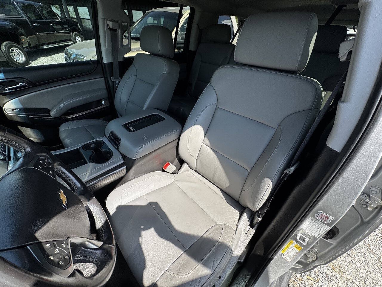 Used 2017 Chevrolet Suburban LT w/ Luxury Package RWD image 11