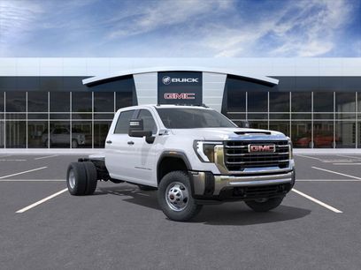 New 2025 GMC Sierra 3500 Pro w/ Convenience Package