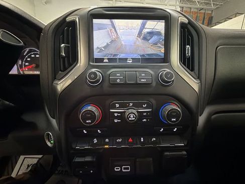 Used 2021 Chevrolet Silverado 1500 LT AWD/4WD image 17