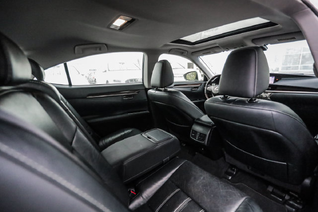 Used 2016 Lexus ES 300h w/ Luxury Package w/Wood Trim FWD image 65