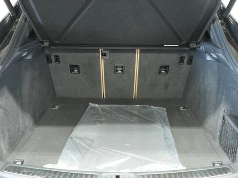 Used 2025 Porsche Macan image 28