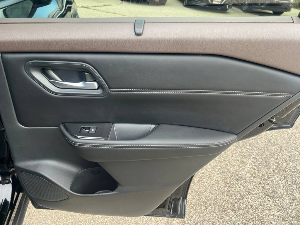 Certified 2023 Nissan Rogue SV w/ SV Premium B Package AWD/4WD image 17
