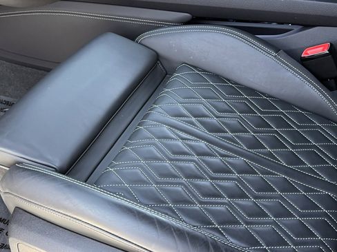 Used 2024 Audi Q8 e-tron Prestige image 34