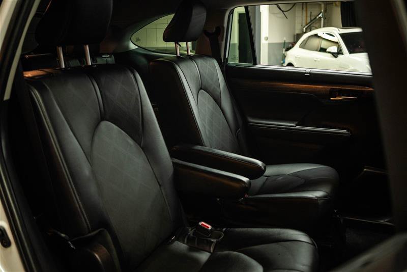 Used 2023 Toyota Highlander Platinum AWD/4WD image 13