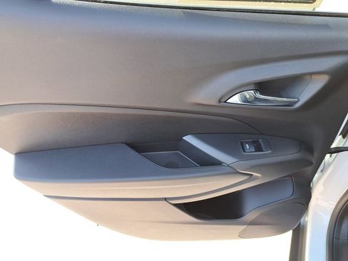 Used 2025 Chevrolet Trax ACTIV w/ Sunroof Package image 7