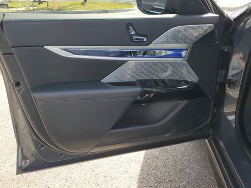 Used 2023 BMW 760i xDrive image 20