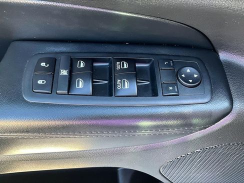 Used 2018 Jeep Grand Cherokee Laredo RWD image 34