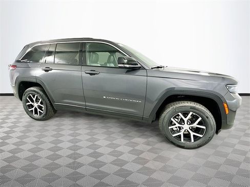 New 2025 Jeep Grand Cherokee Limited w/ Luxury Tech Group II image 3