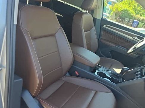 Used 2023 Volkswagen Atlas SE w/ Black Wheel Package image 8