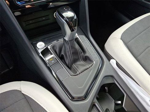 New 2025 Volkswagen Taos SE image 12