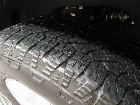 Used 2024 GMC Sierra 2500 SLT w/ SLT Premium Package image 7