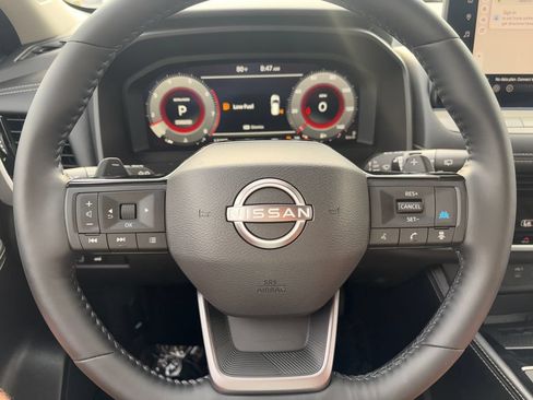 Used 2025 Nissan Rogue Platinum w/ Platinum Premium Package FWD image 10