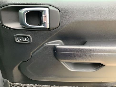 Used 2021 Jeep Wrangler Unlimited Sport image 19