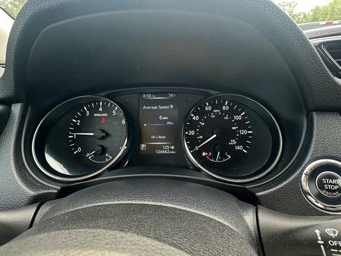 Used 2017 Nissan Rogue SV AWD/4WD image 10