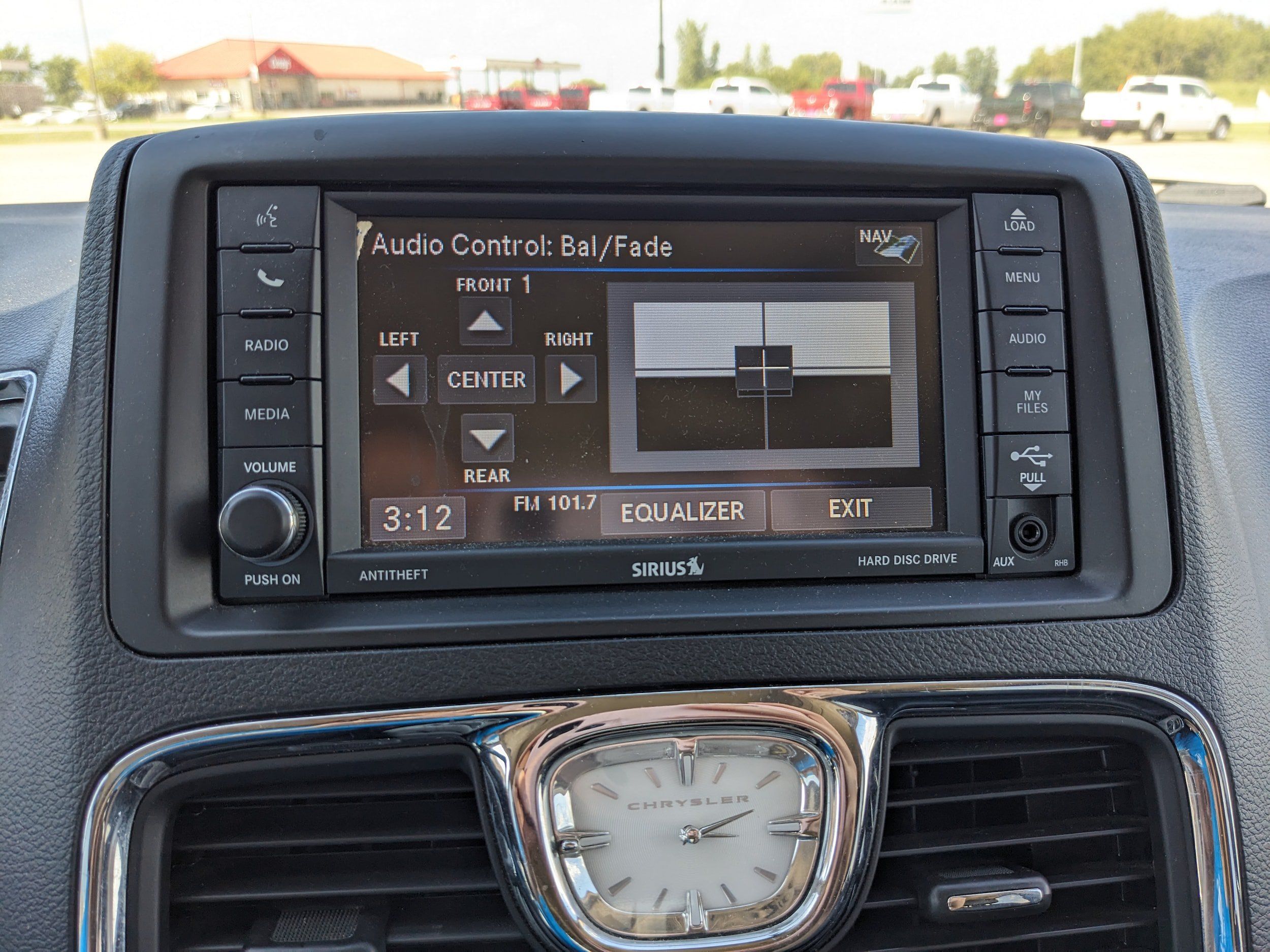 Used 2016 Chrysler Town & Country Touring-L FWD image 22