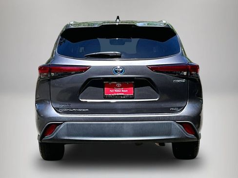 Used 2022 Toyota Highlander XLE image 6