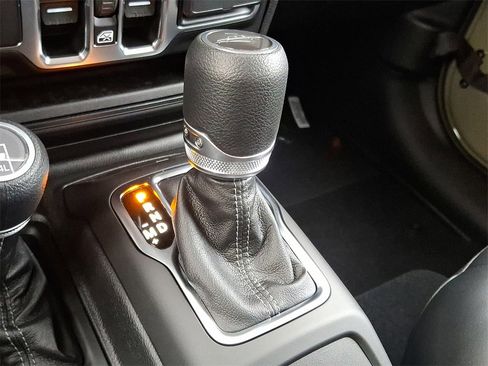 New 2025 Jeep Gladiator Sport image 7