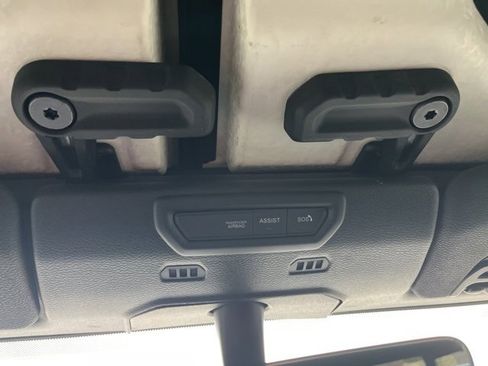 Used 2023 Jeep Gladiator Willys image 30